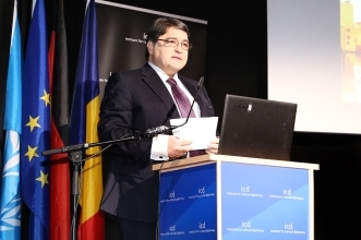 emil_hurezeanu_desintegration2016.jpg
