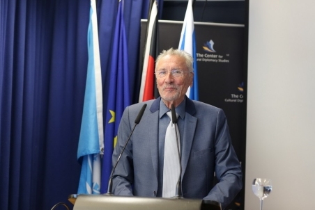 Emil Constantinescu 005.jpg