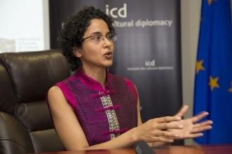 Abha Dawesar.jpg