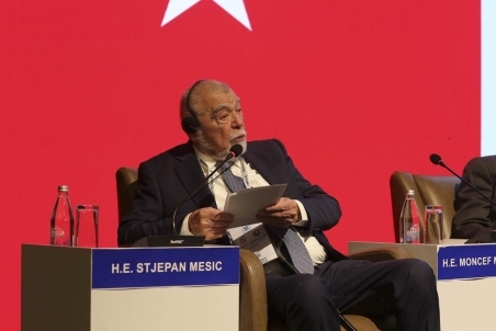 Stjepan-Mesic-01.jpg