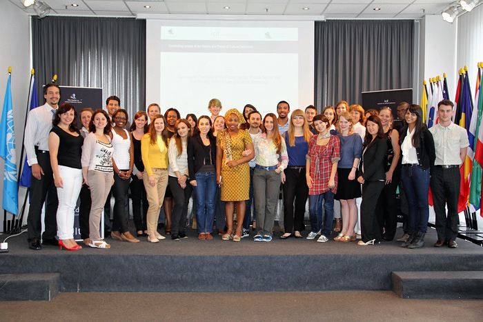 201207_AWS_group.jpg