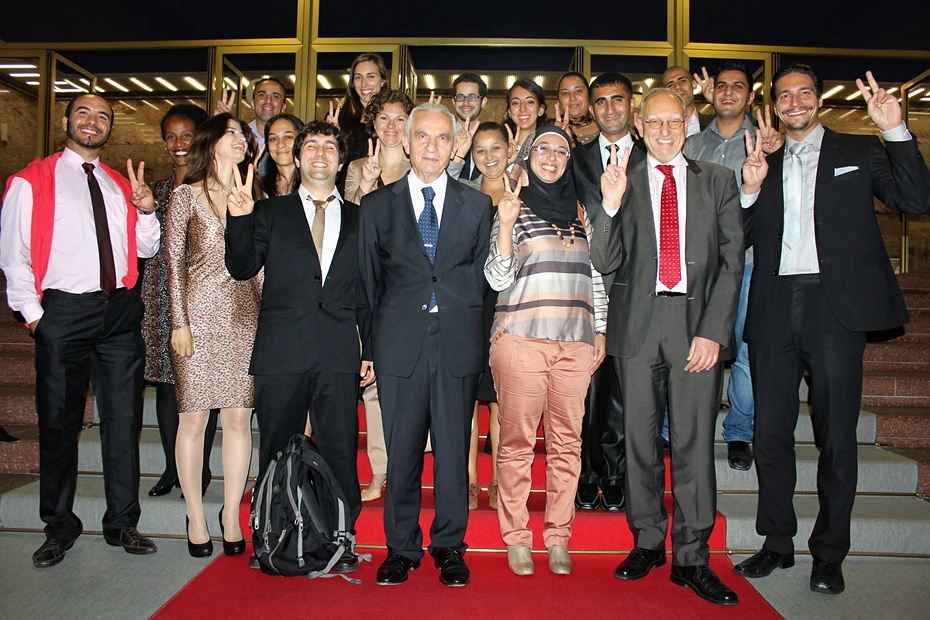 201208-YYL_group.jpg