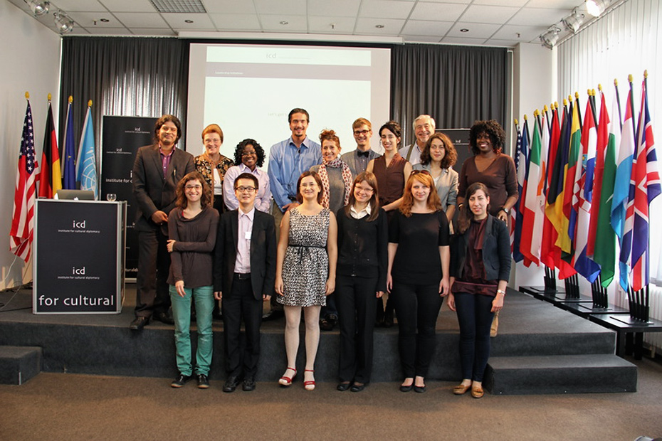 201209_AWS_group.jpg