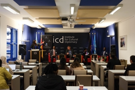 EconomicForum196.jpg