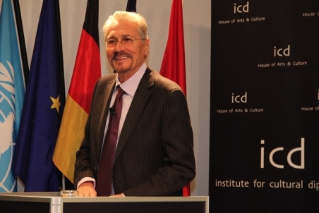 Emil Constantinescu03.jpg