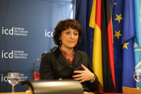EconomicForum104.jpg