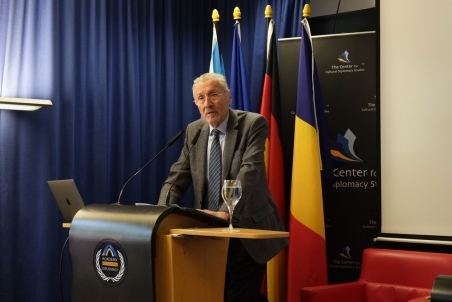 Emil Constantinescu 007.jpg