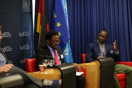 EconomicForum192.jpg