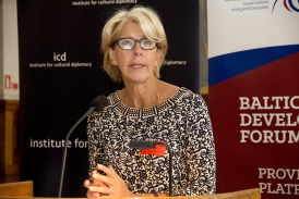 annika rembe (7).jpg