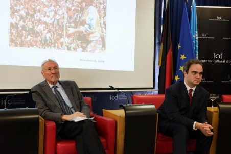 Emil Constantinescu 009.jpg