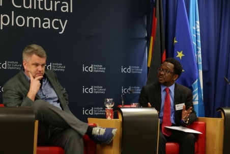 EconomicForum198.jpg