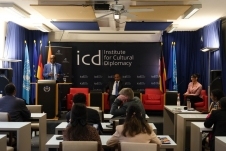 EconomicForum184.jpg