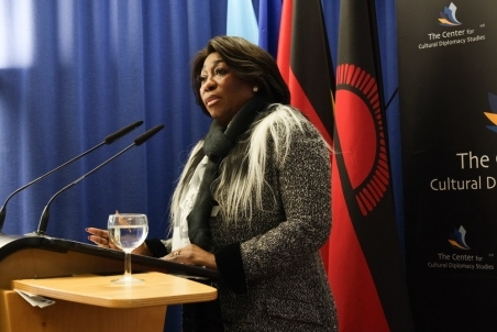 EconomicForum122.jpg