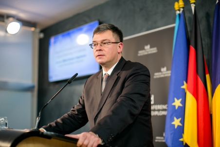 Mihai_Razvan_Ungureanu_Annual2016.jpg