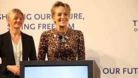 Sharon Stone4.jpg
