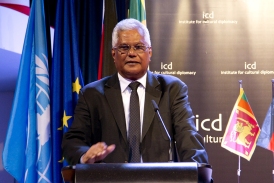 Pusghpakumara Manel Withana 1.jpg