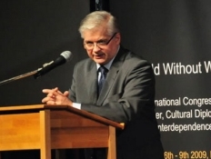 Wlodzimierz Cimoszewicz.jpg