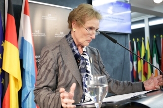 Erna_Hennicot_Annual2016.jpg