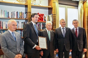 2012-The-ICD-awards-President-Shimon-Peres_600x600-s4q95.jpg