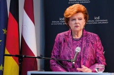 Vaira Vike Freiberga.jpg