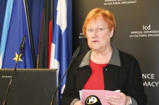 Tarja-Halonen-.jpg