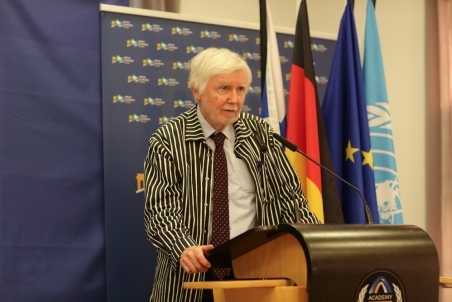 ErkkiTuomioja02.jpg