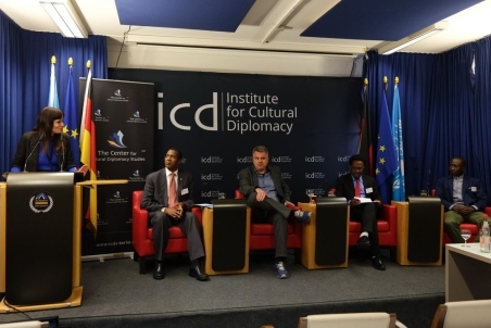 EconomicForum194.jpg