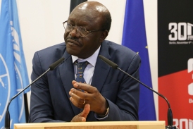Mukhisa_Kituyi_BerlinWall30.jpg