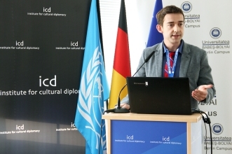 adrian_corpadean_desintegration2016.jpg