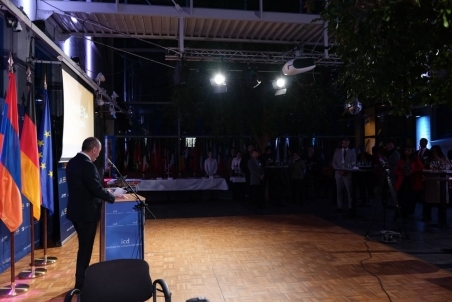 EconomicForum155.jpg