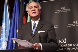 Jos� de Faria Costa_1.jpg