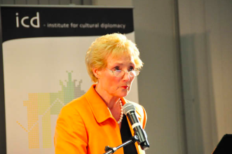 Erna Hennicot.png