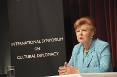 Vaira Vike-Freiberga.jpg