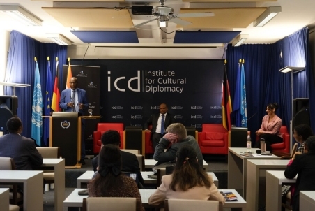 EconomicForum184.jpg