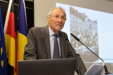 Emil Constantinescu 002.jpg