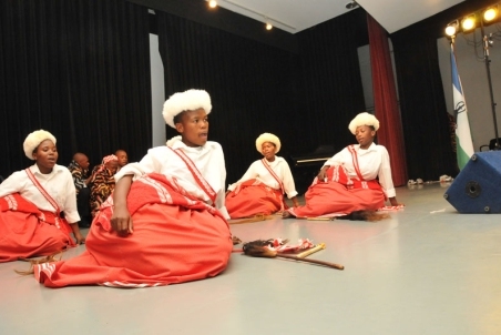 20090609_Lesotho_Traditional_Dance_DSC_9551.jpg