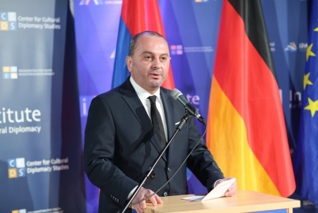 EconomicForum151.jpg