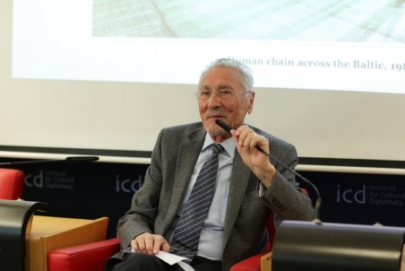 Emil Constantinescu 008.jpg