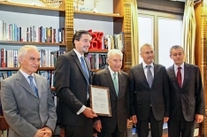 2012-The-ICD-awards-President-Shimon-Peres_600x600-s4q95.jpg