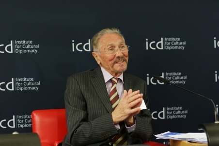 Emil Constantinescu 03.jpg