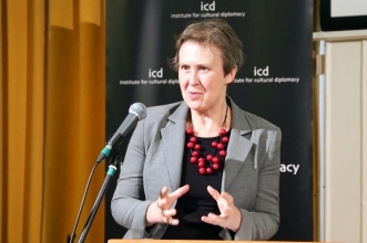 Barbara_Eifler_London_2016.jpg