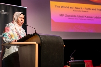 Zuraida_binti_Kamaruddin_Arab_World_2016.jpg