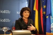 EconomicForum104.jpg