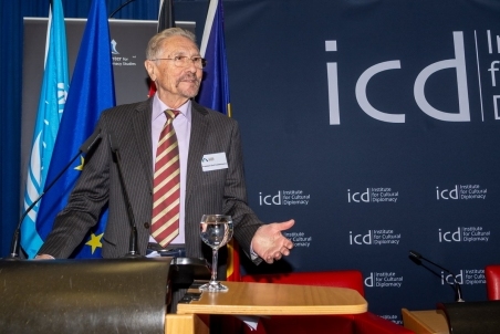 Emil Constantinescu 04.jpg