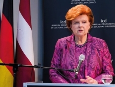 Vaira Vike Freiberga.jpg