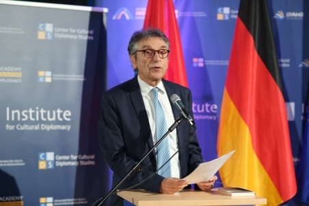 EconomicForum156.jpg