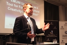 Laris Gaiser 09.jpg
