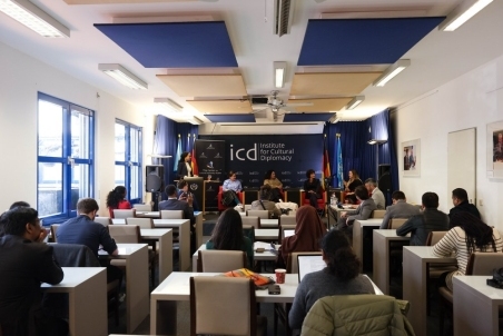EconomicForum108.jpg