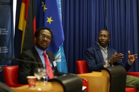 EconomicForum193.jpg