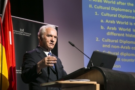 Yasar_Yakis_ArabWorld2016.jpg